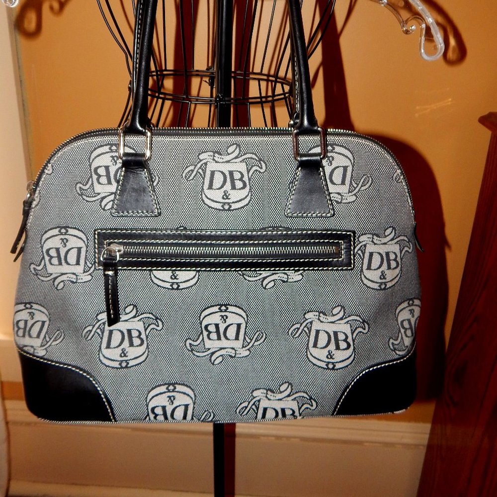 VERY NICE Dooney & Bourke Signature Handbag - Bag - Purse   Black and White